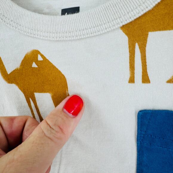 Tea Collection Cream Camel Print Pocket T-Shirt Boys Size 8 - Picture 5 of 6